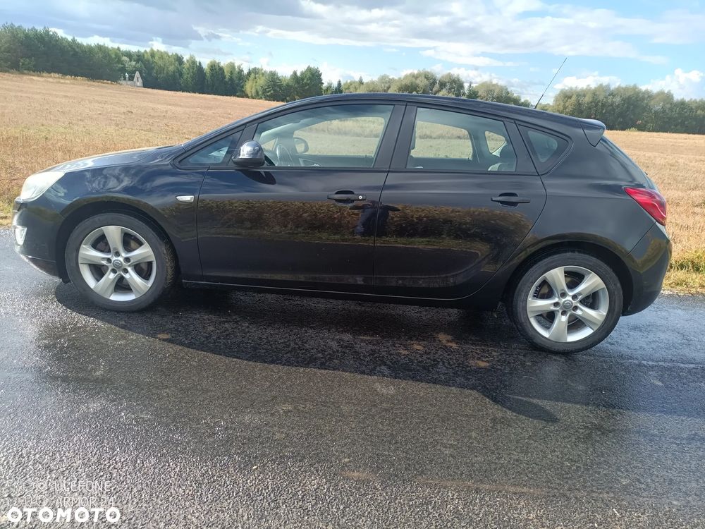 Opel Astra 2010 photo 3