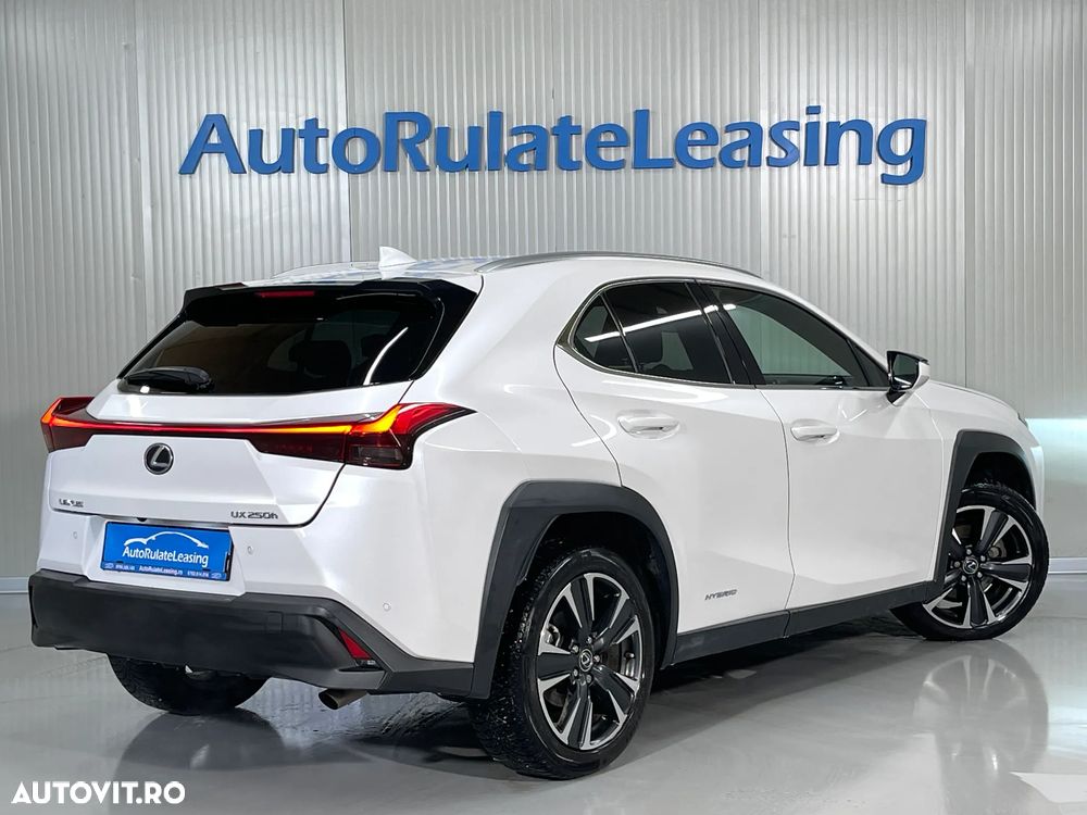 Lexus UX 250h FWD Business - 3