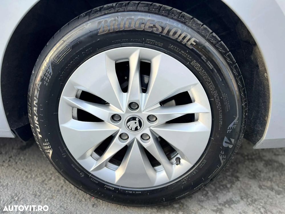 Skoda Octavia 2.0 TDI DSG Ambition - 25