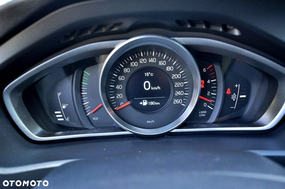 Volvo V40 D2 Momentum - 16