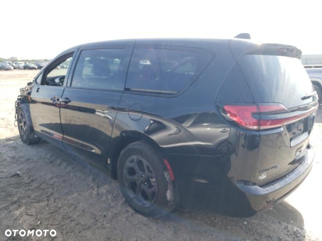 Chrysler Pacifica - 16