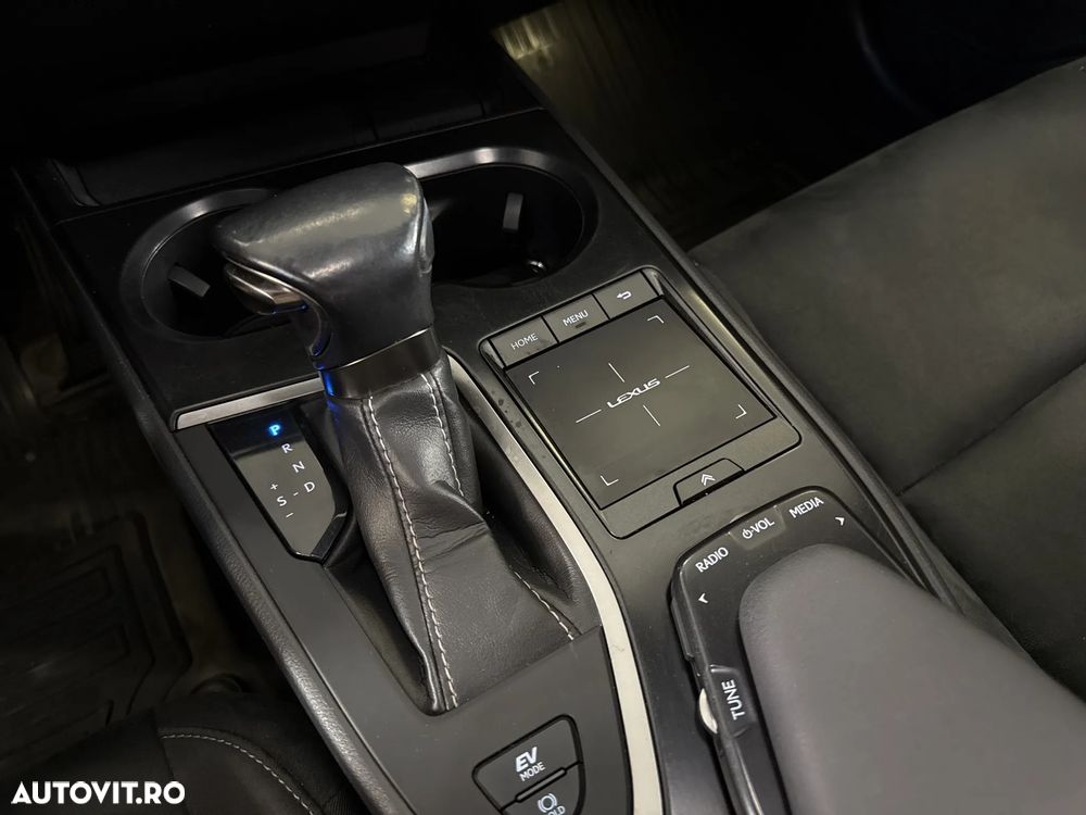 Lexus UX - 18