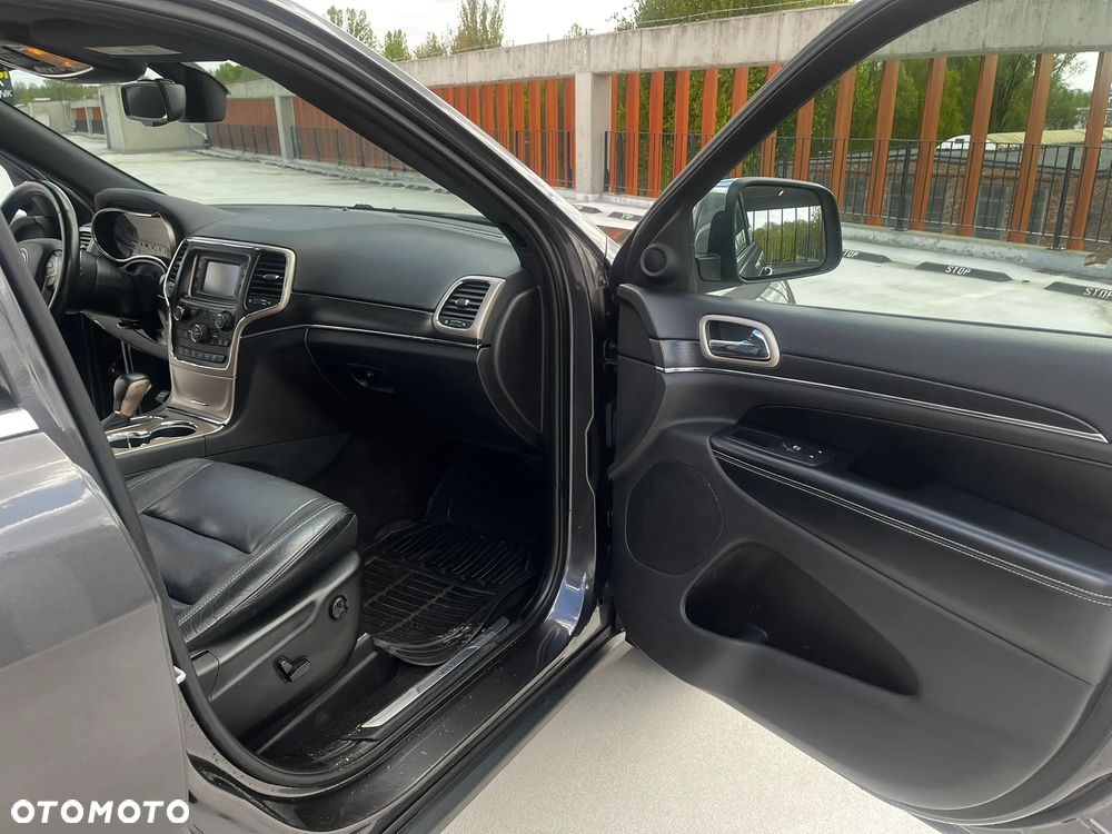 Jeep Grand Cherokee - 22