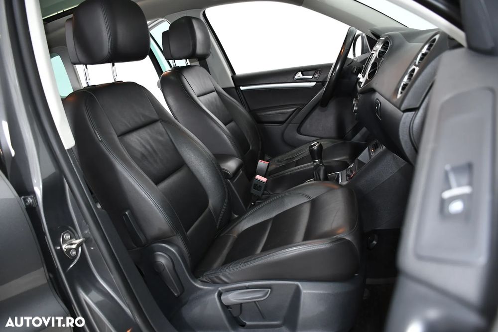Volkswagen Tiguan 2.0 TDI DPF 4Motion BlueMotion Technology Lounge Sport & Style - 12