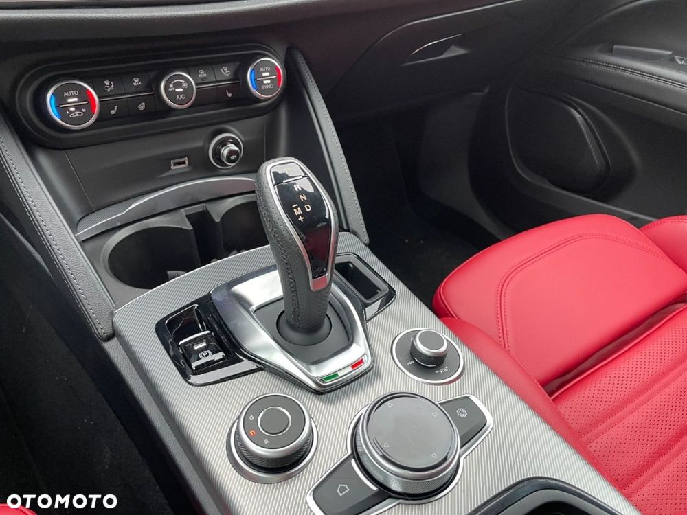 Alfa Romeo Stelvio - 17