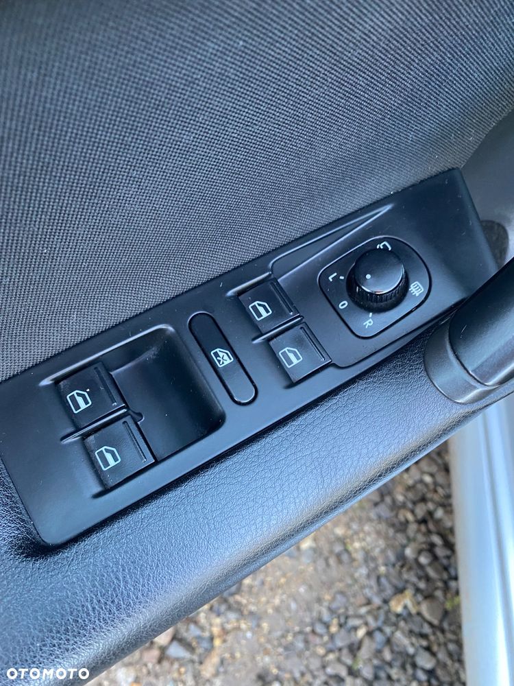 Volkswagen Passat Variant 1.6 TDI BlueMotion Technology Highline - 11