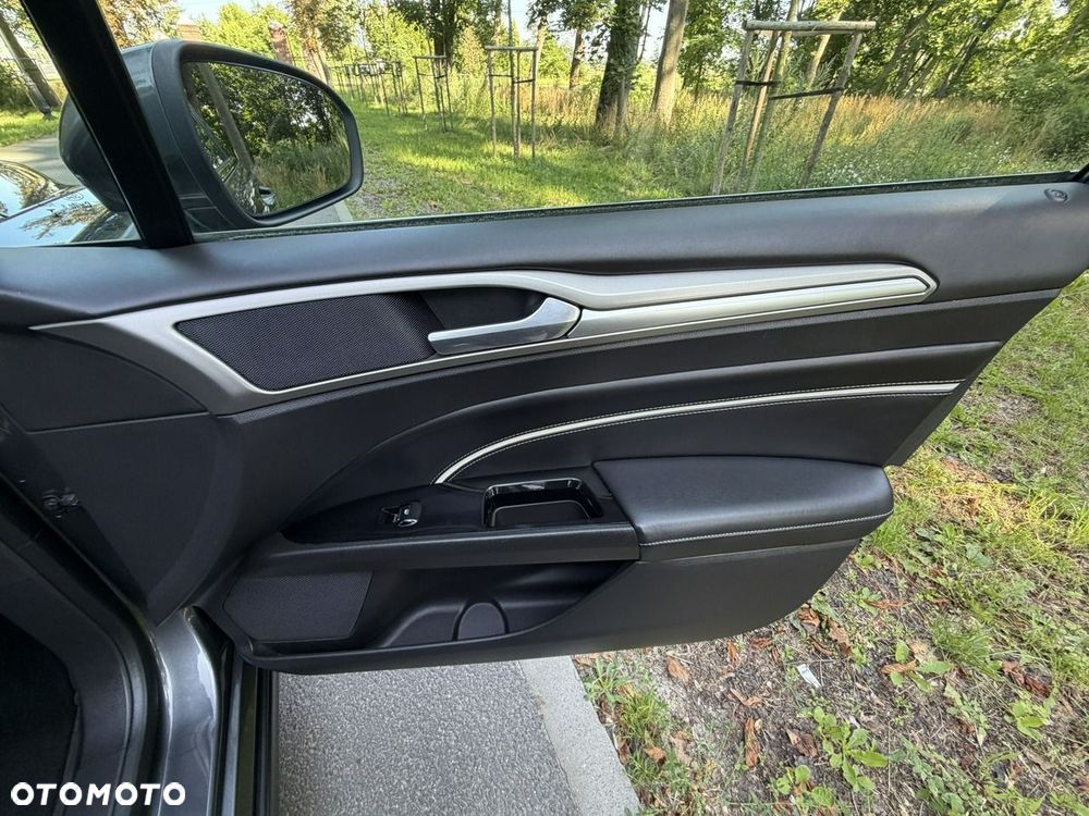 Ford Mondeo - 32
