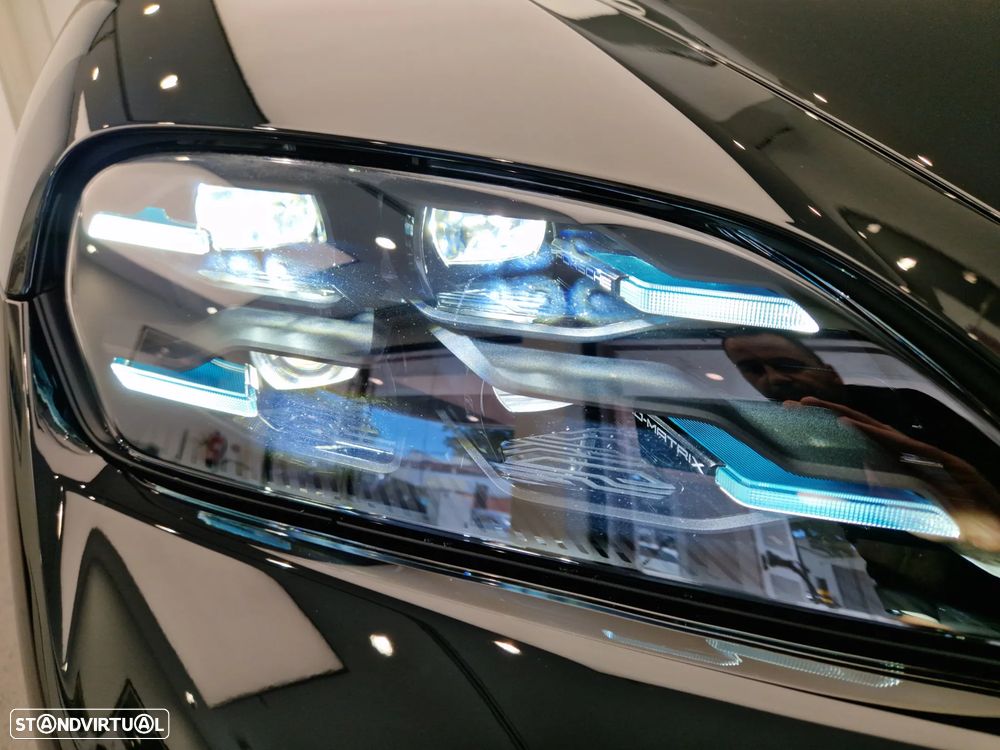 Porsche Taycan Sport Turismo - 12