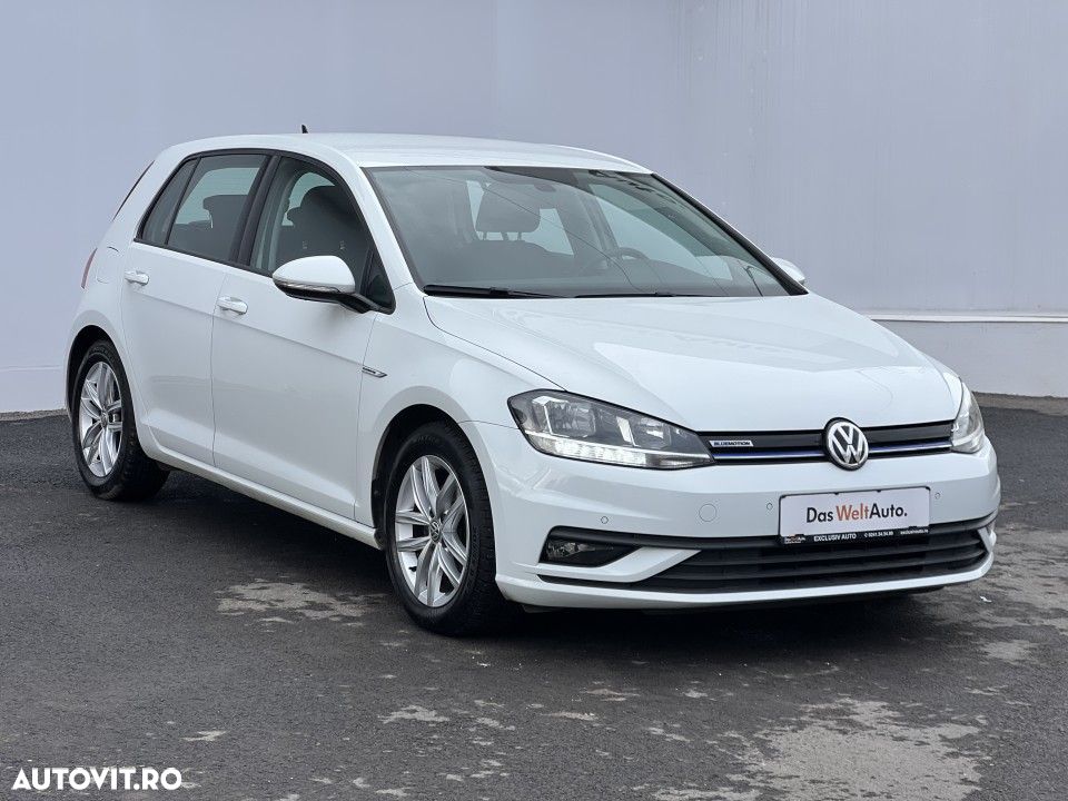 Volkswagen Golf - 26
