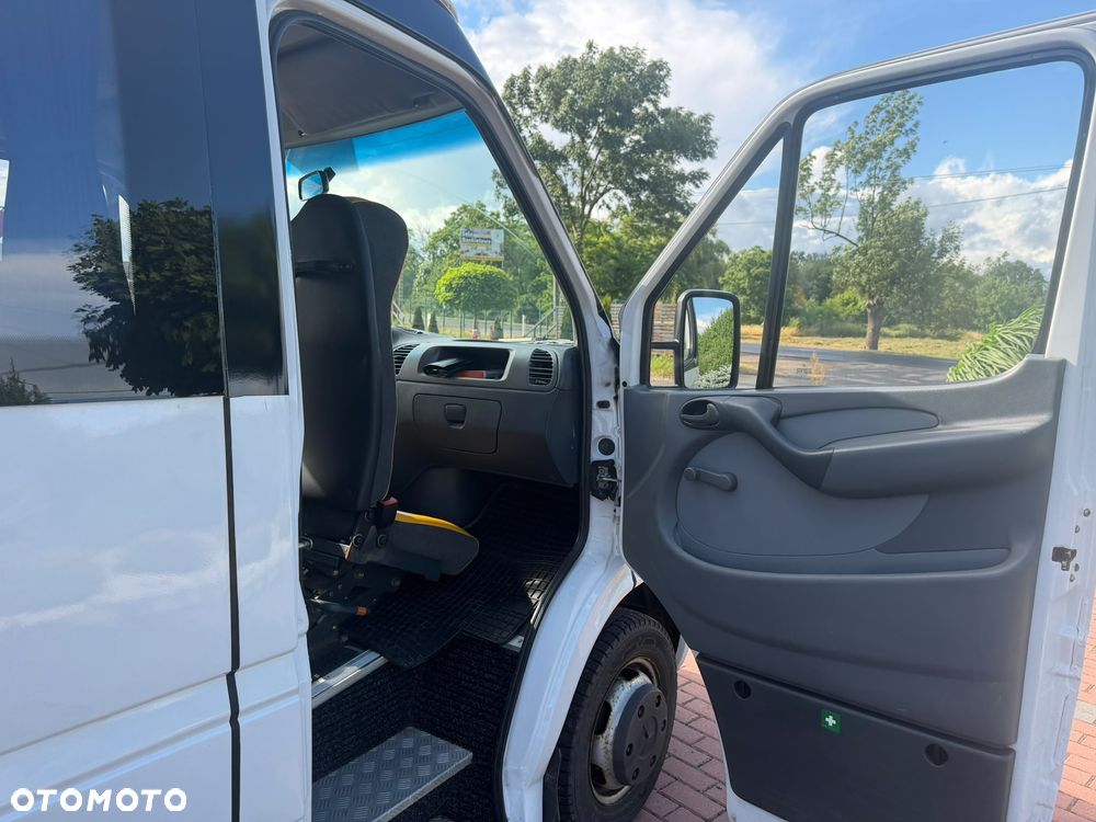 Mercedes-Benz Sprinter - 11