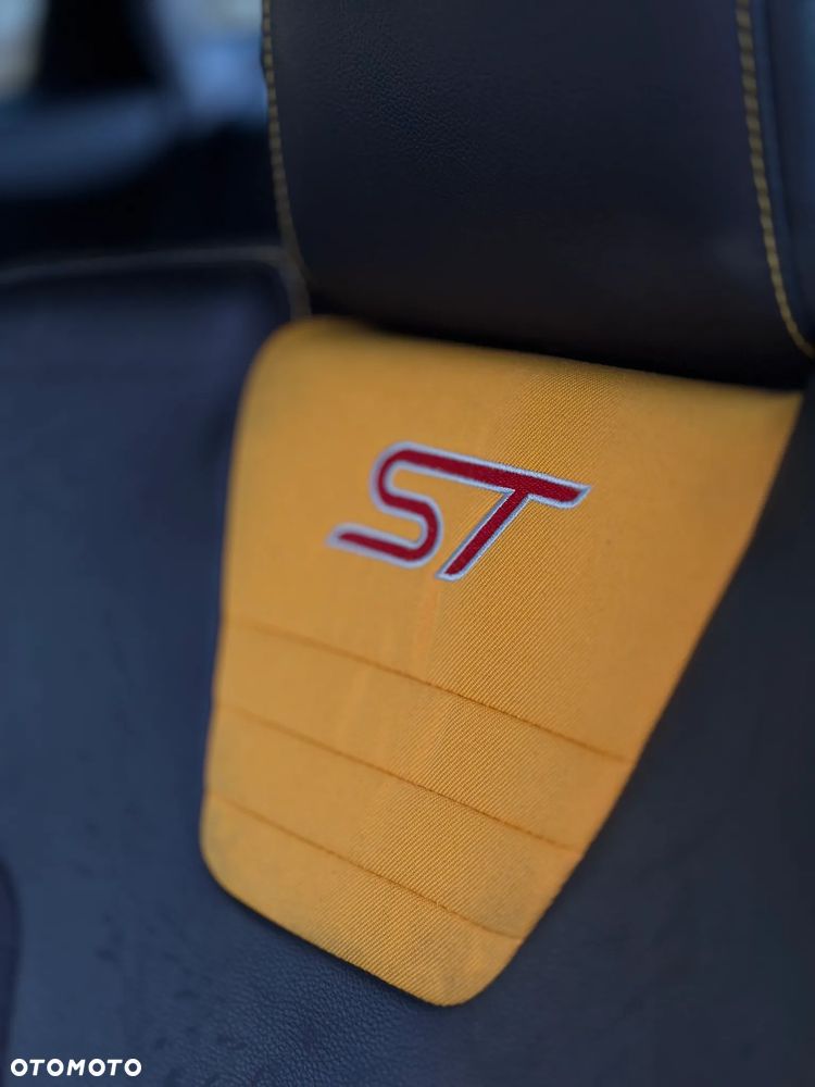 Ford Focus 2.0 EcoBoost ST mit Leder-Sport-Paket - 34