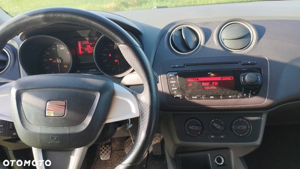 Seat Ibiza 1.4 16V Reference - 6