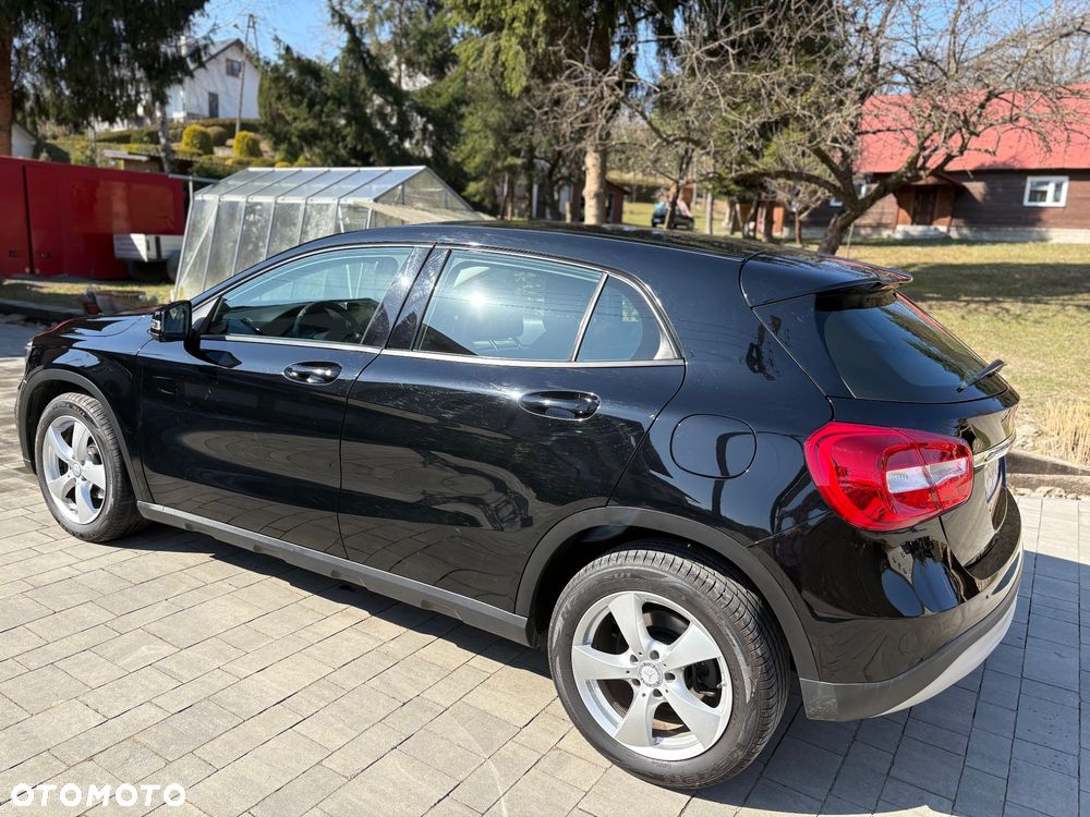 Mercedes-Benz GLA - 14