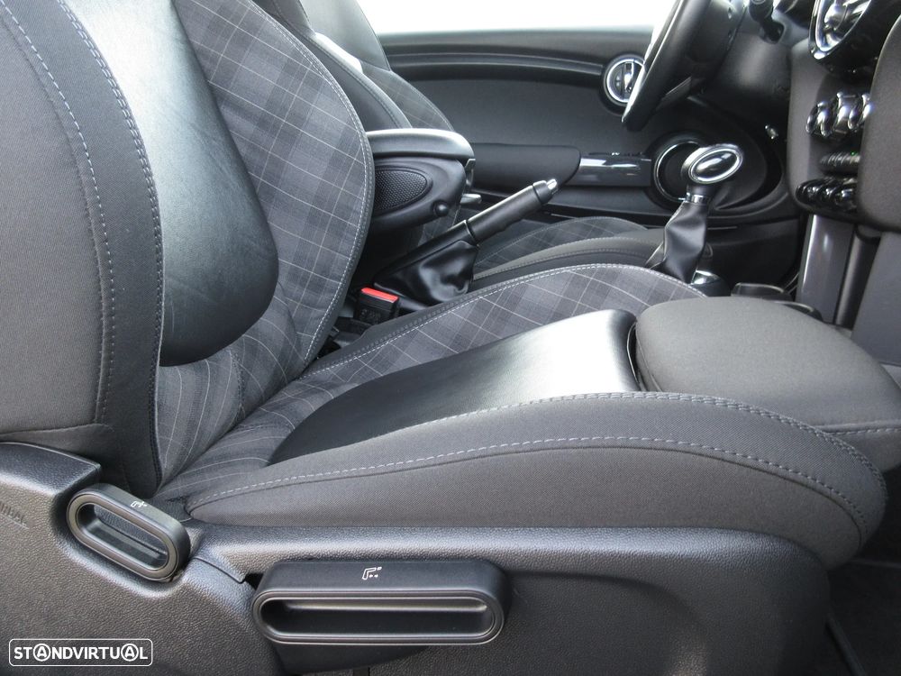 MINI 3 Portas Cooper D Auto - 30