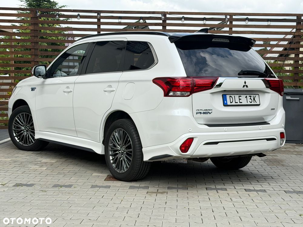 Mitsubishi Outlander 2.4 4WD Top - 2