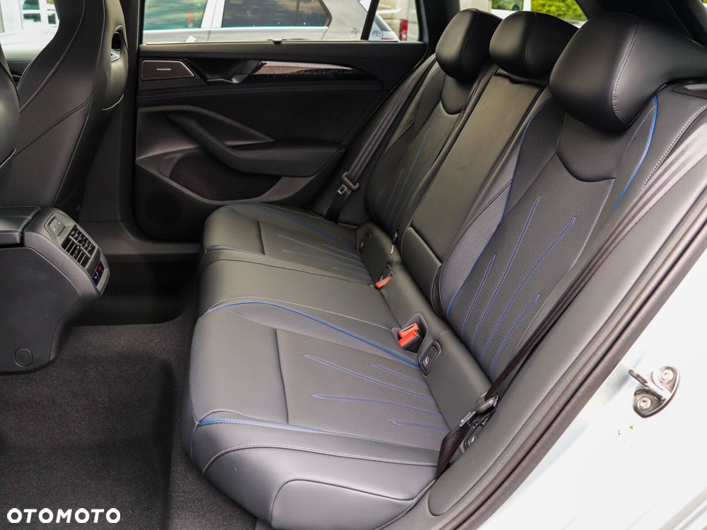 Volkswagen Passat - 13