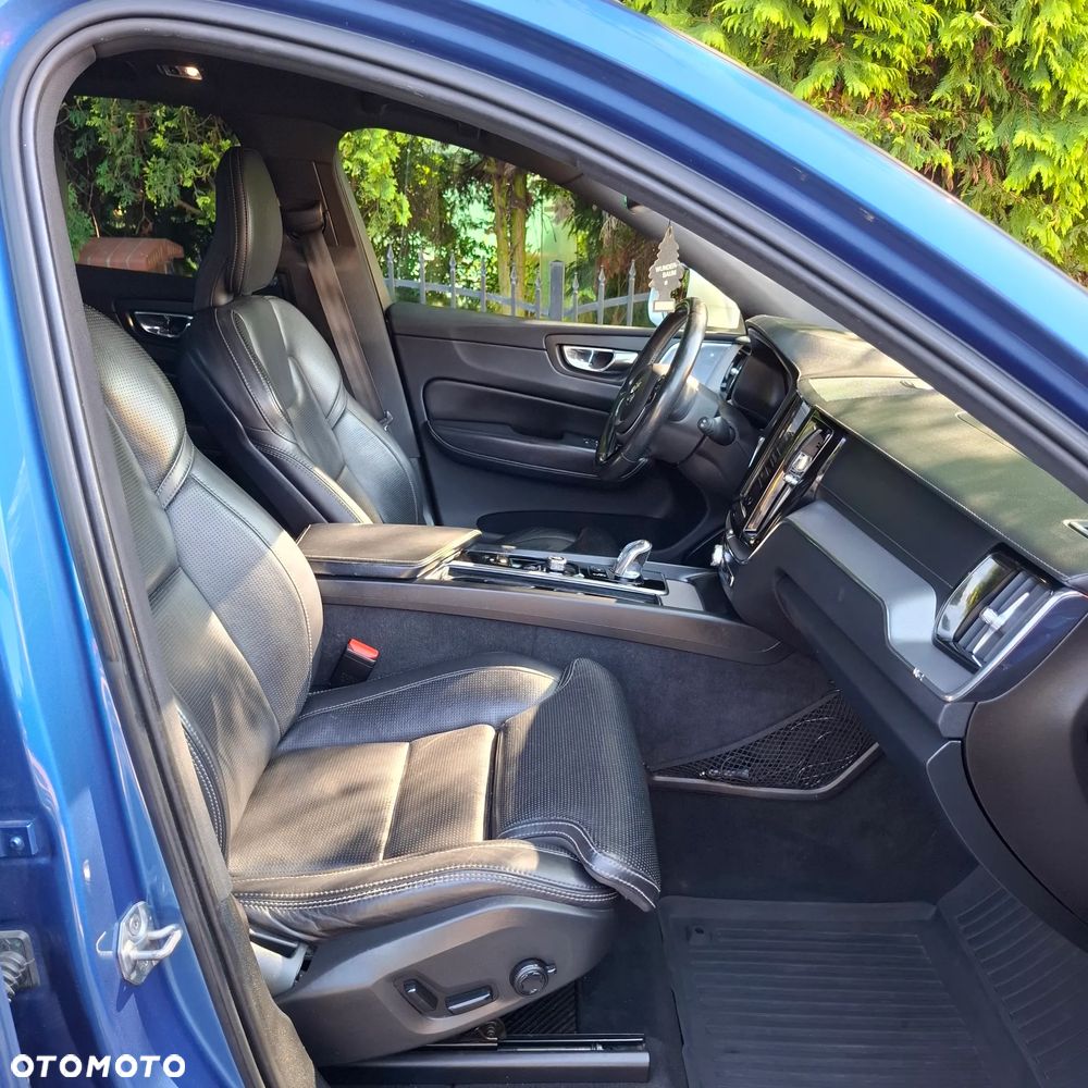 Volvo XC 60 T8 AWD Plug-In Hybrid R-Design - 30