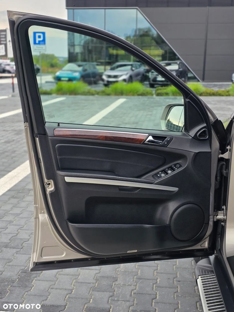 Mercedes-Benz ML - 16
