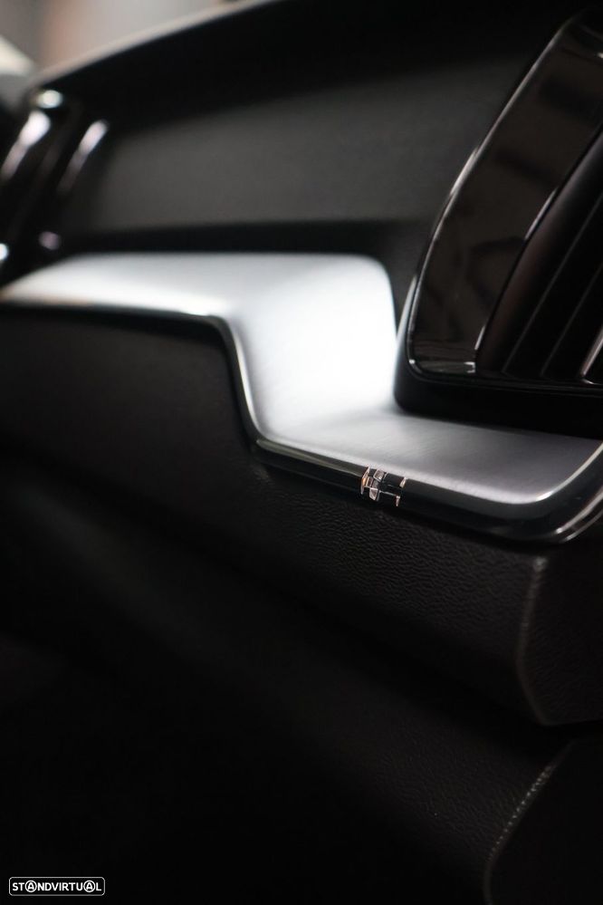 Volvo XC 60 D4 AWD Geartronic Momentum - 24