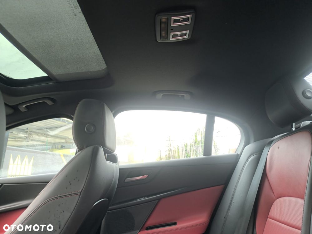 Jaguar XE - 8