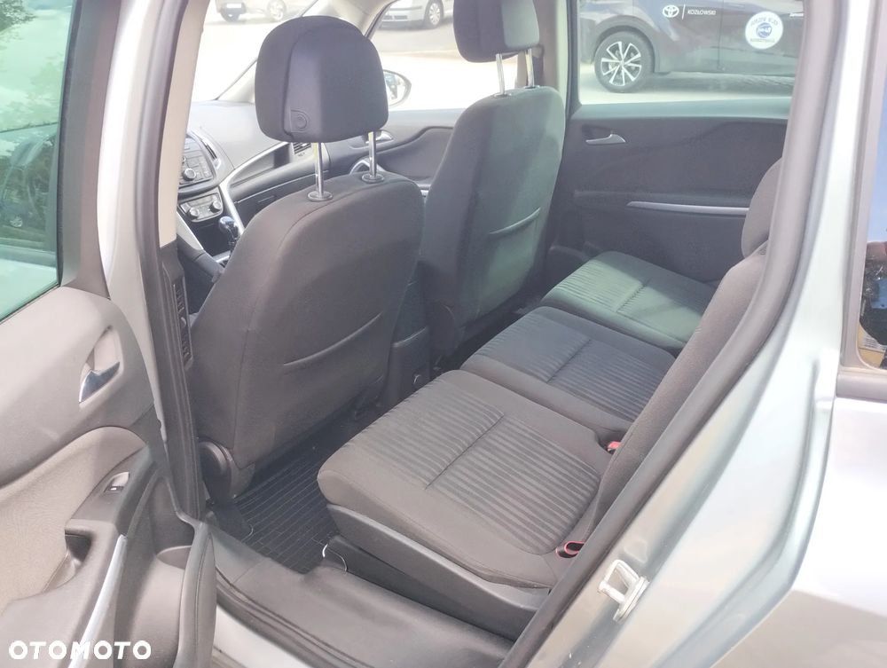 Opel Zafira - 10