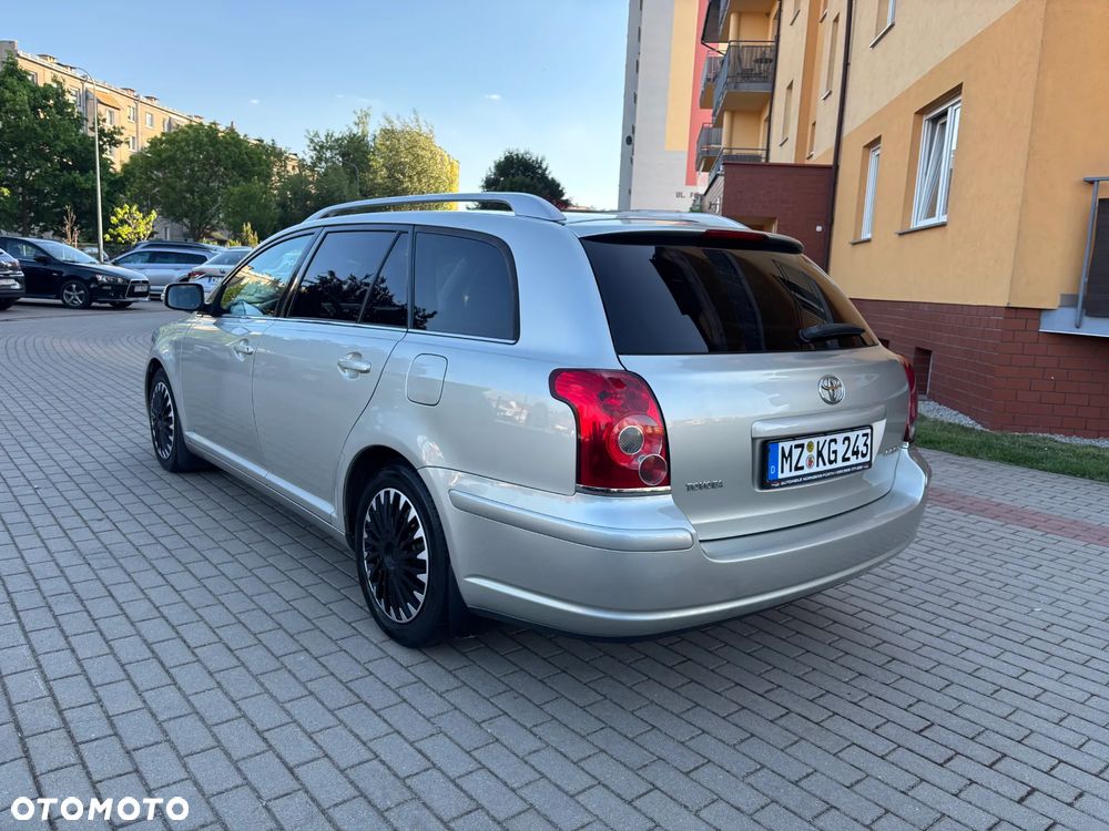 Toyota Avensis 1.8 VVT-i Executive - 13