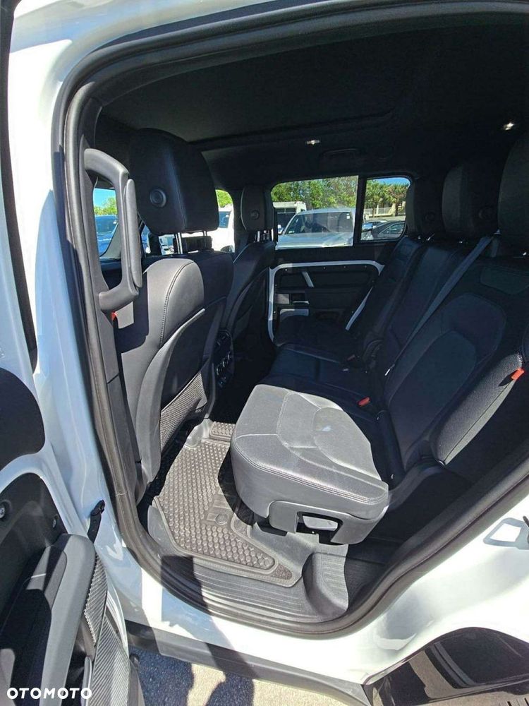Land Rover Defender - 4