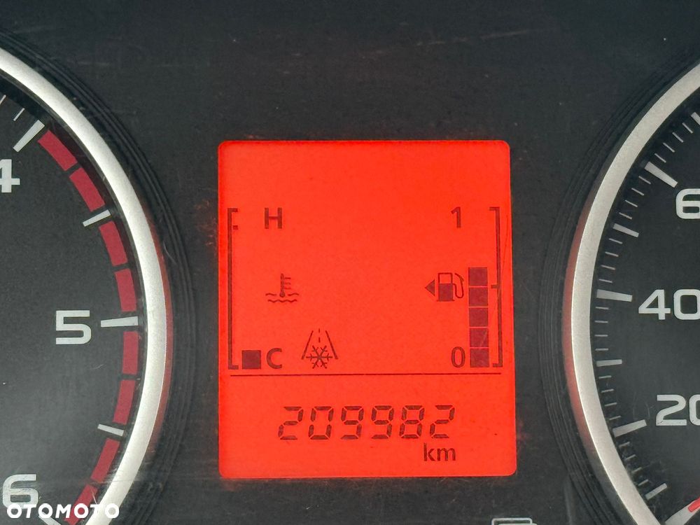 Mitsubishi L200 2.4 d CC Invite - 9