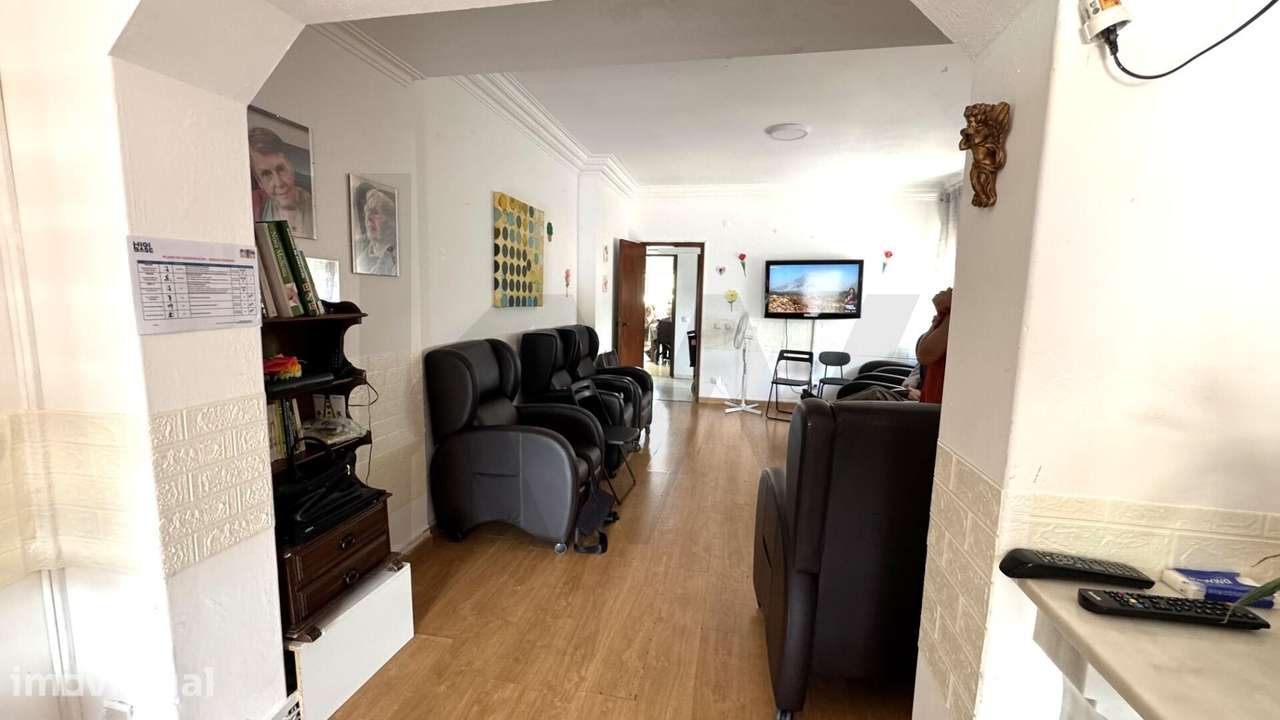 Oeiras | Moradia com 320 m2 | 3 Pisos – Junto à Estação (Saúde, Alojam - Grande imagem: 3/28