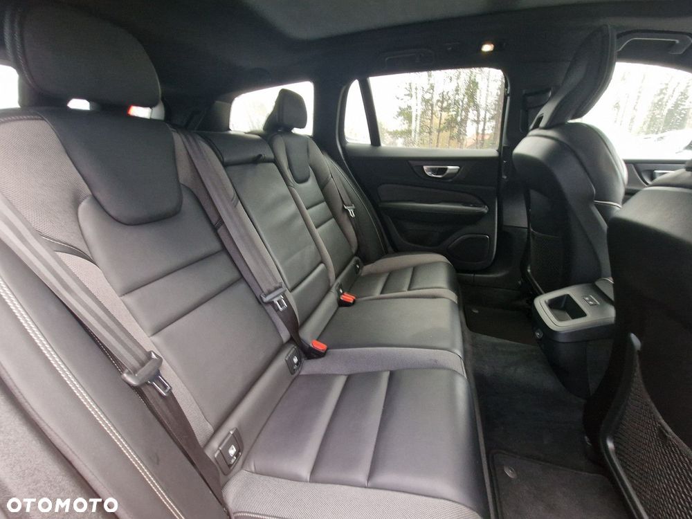 Volvo V60 Cross Country - 14