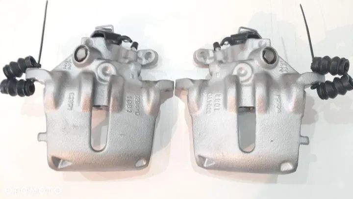Zacisk Przód Lewy Prawy Citroen C5 I II 1 2 TŁOK 54 - 1