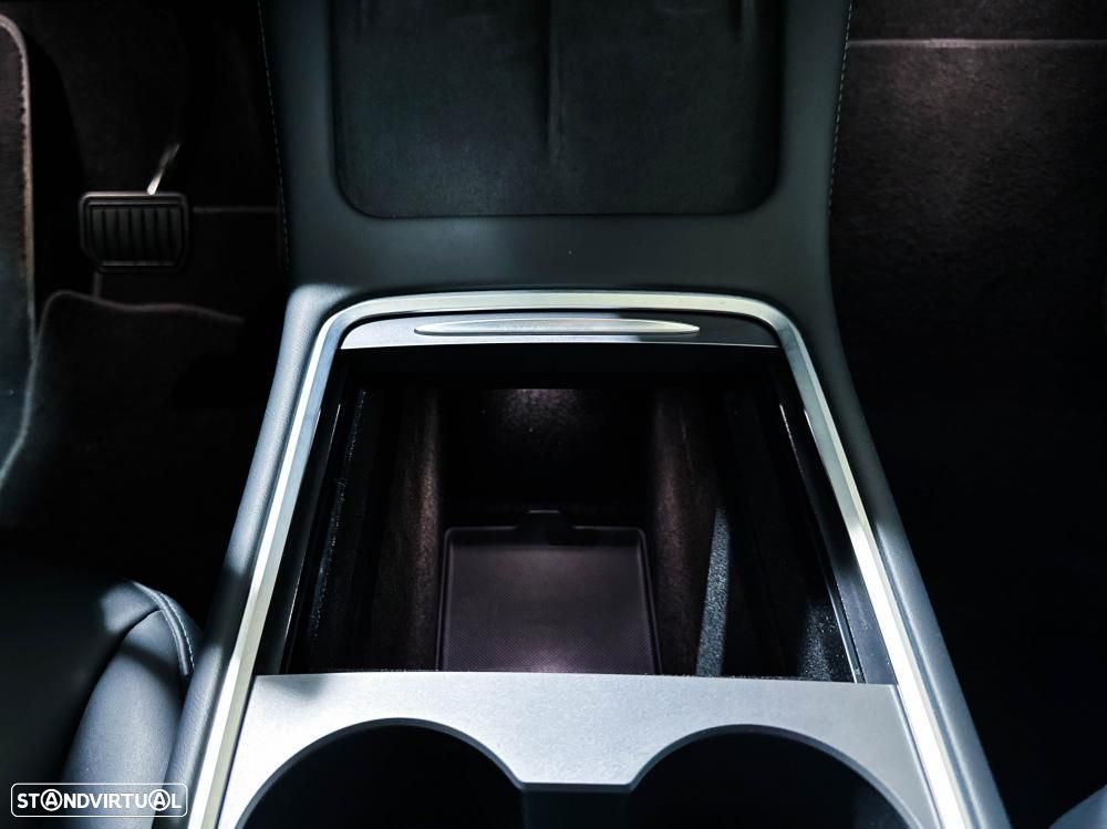 Tesla Model Y - 39