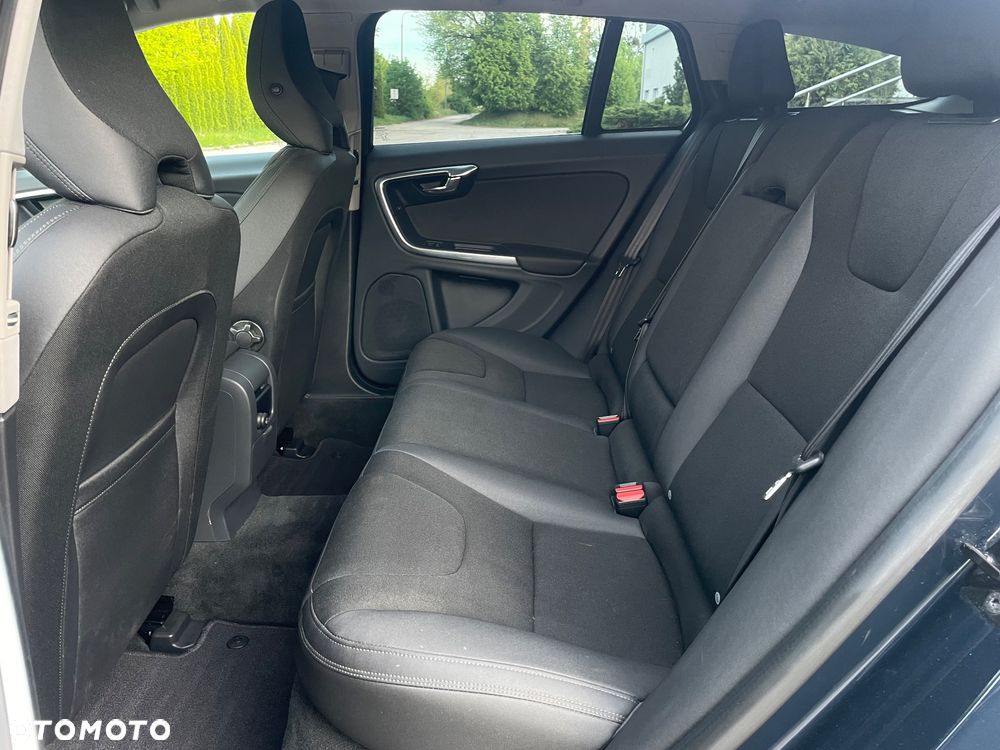 Volvo V60 T3 Kinetic - 10