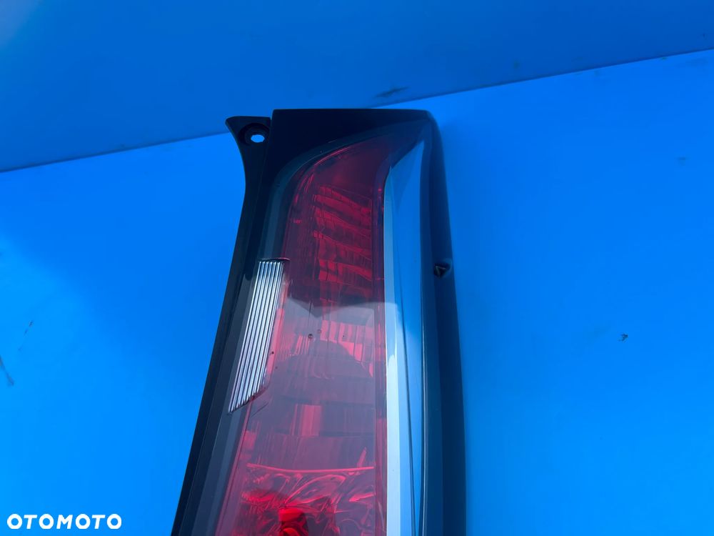 LAMPA TYLNA PRAWA TOYOTA AYGO II 14- - 2