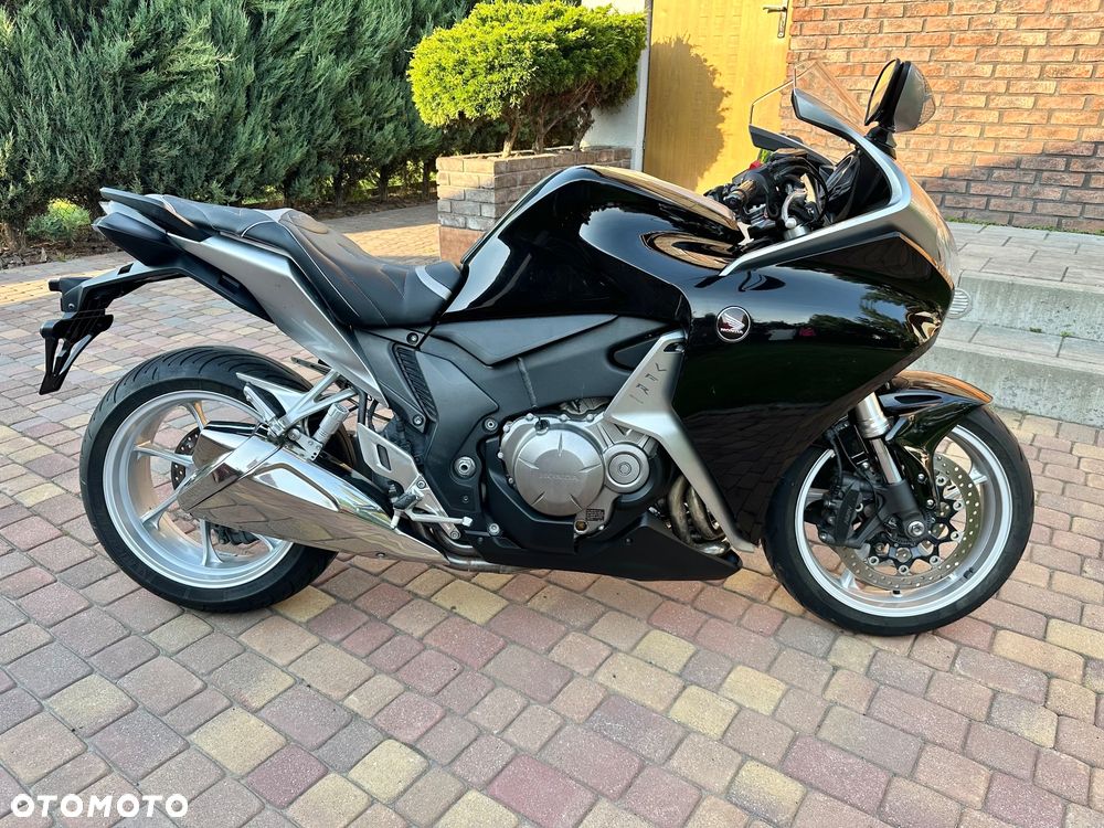 Honda VFR - 3