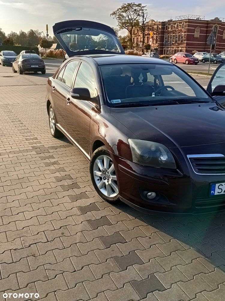 Toyota Avensis - 1
