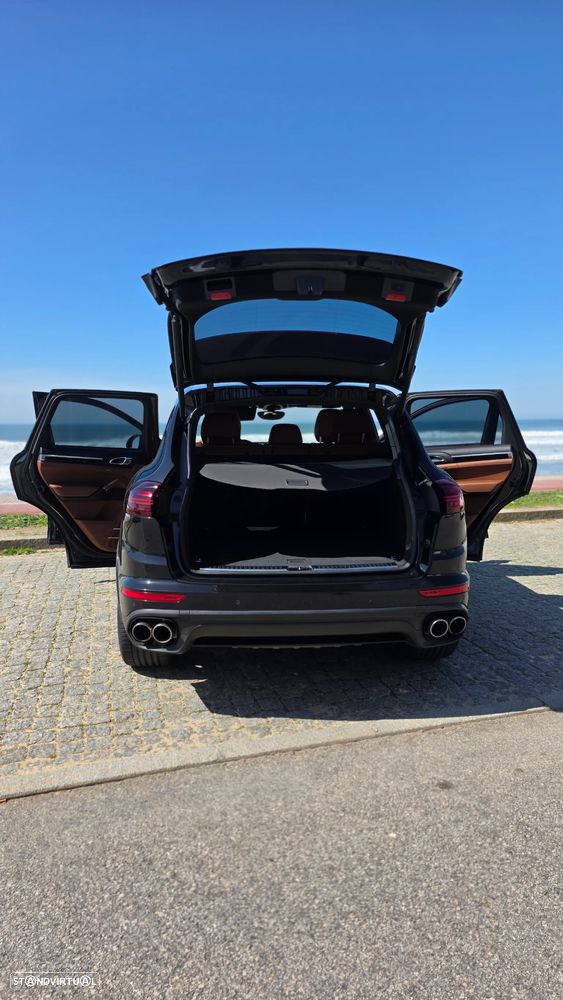 Porsche Cayenne S - 4