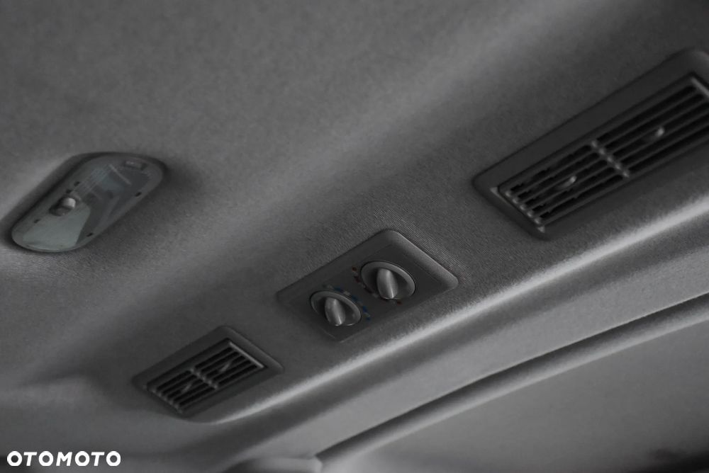 Renault Trafic Grand 2.0 dCi - 22