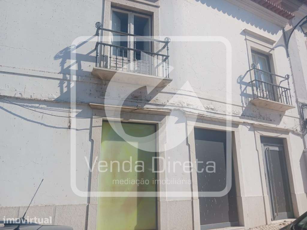 Prédio de 2 pisos, com 420 m² no centro de Portel. IMÓVEL DA BANCA. - Grande imagem: 4/20