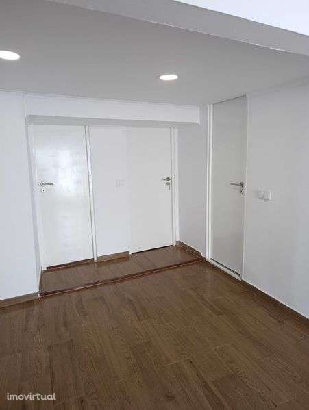 T1 totalmente renovado, despesas água e luz incluídas - Grande imagem: 3/11