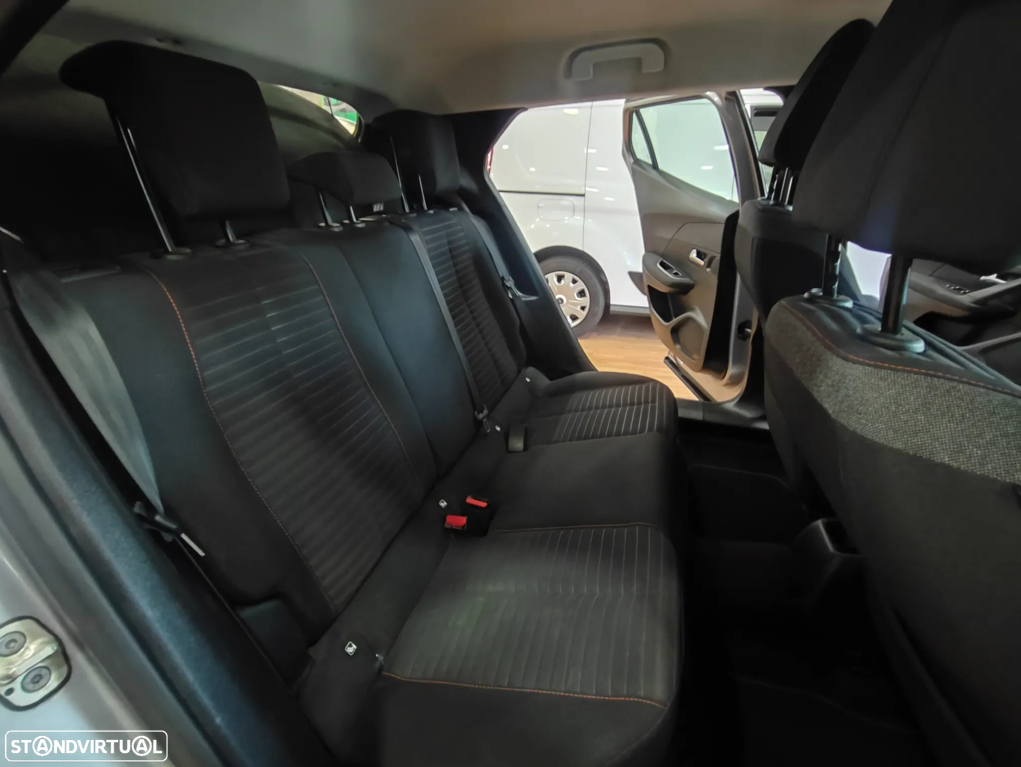 Peugeot 2008 BlueHDi 110 Active Pack - 11
