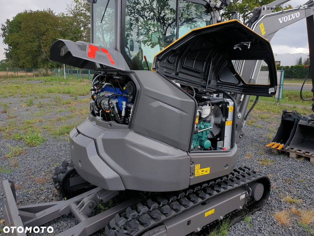 Volvo ECR40F KLIMATYZACJA NOWA DOSTĘPNA OD RĘKI, SZYBKOZŁĄCZE, DŁUGIE RAMIĘ, OBRÓT W OBRYSIE, ŁYŻKI: 300, 600, 1200MM SKARPOWA HYDRAULICZNA STEROWANA Z JOYSTICKA, PŁYWAJĄCY LEMIESZ SPYCHARKOWY - 26