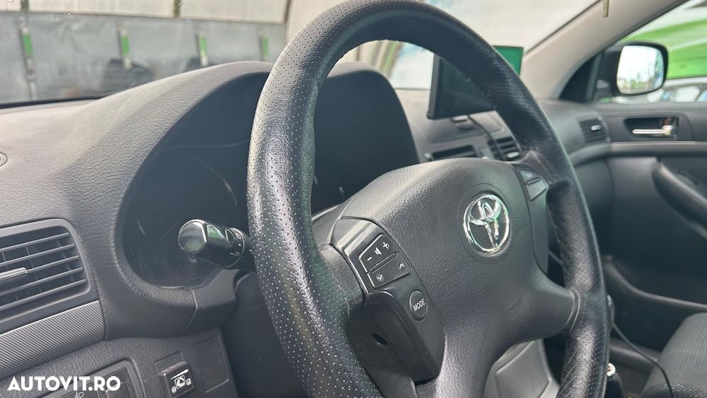 Toyota Avensis 1.6 Sedan Luna - 14