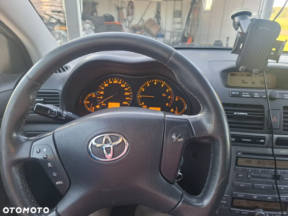 Toyota Avensis - 4