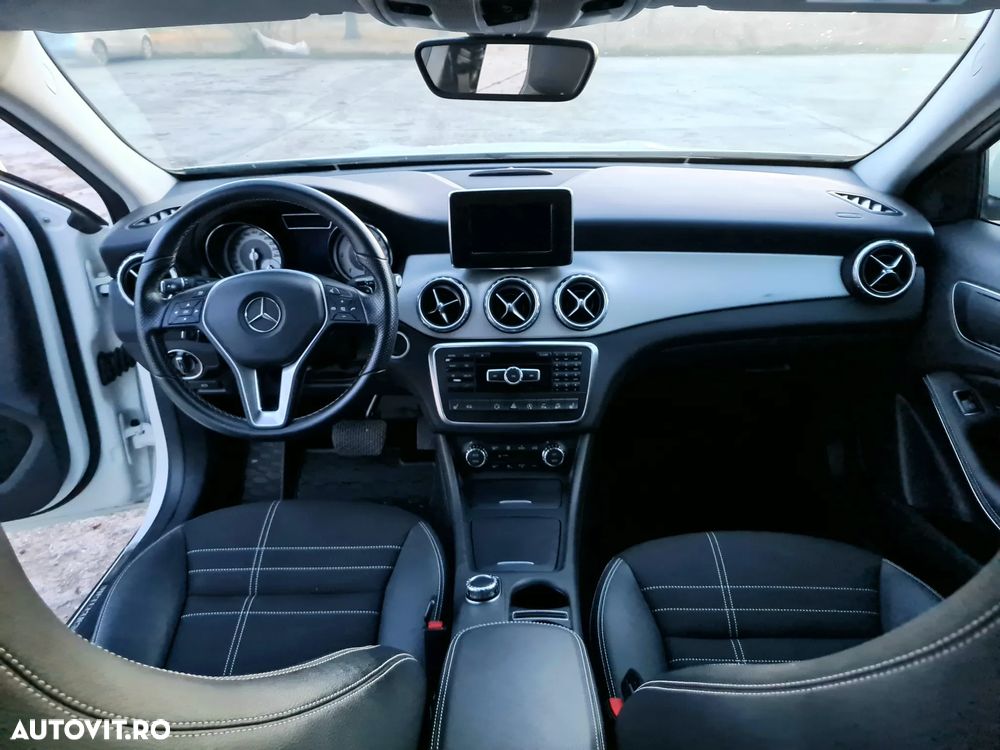 Mercedes-Benz GLA 200 d 4Matic 7G-DCT - 6