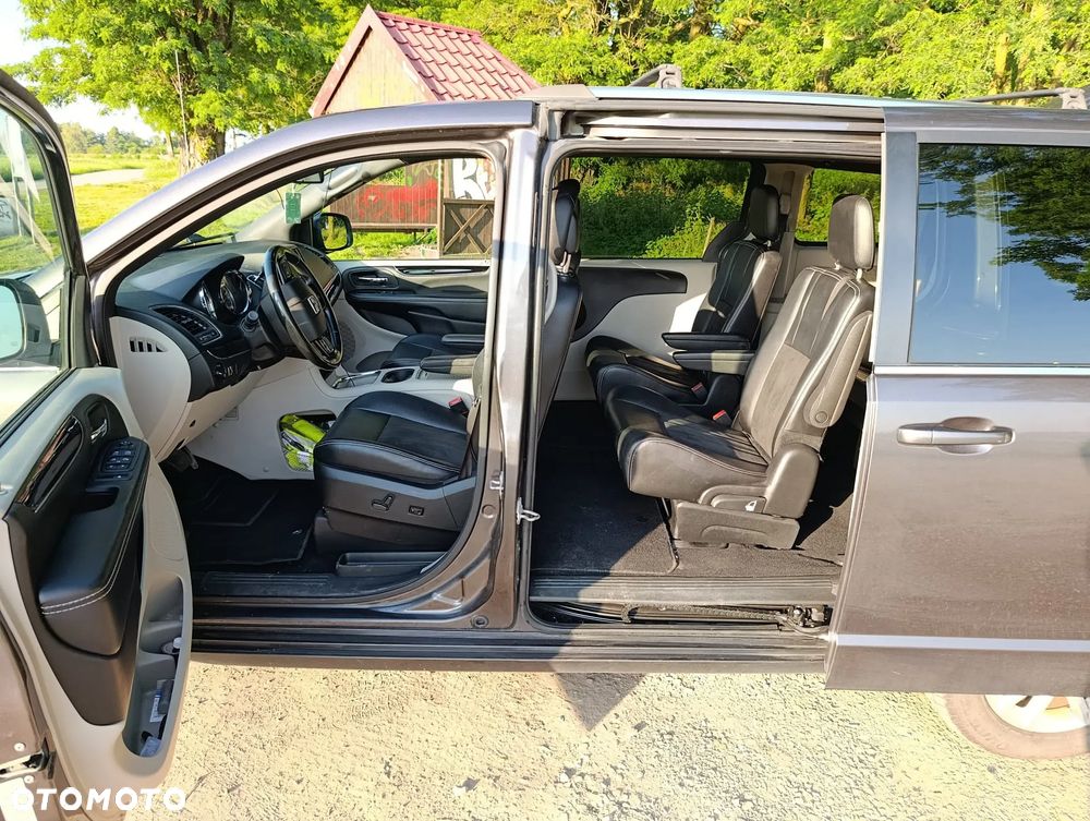 Dodge Grand Caravan - 23