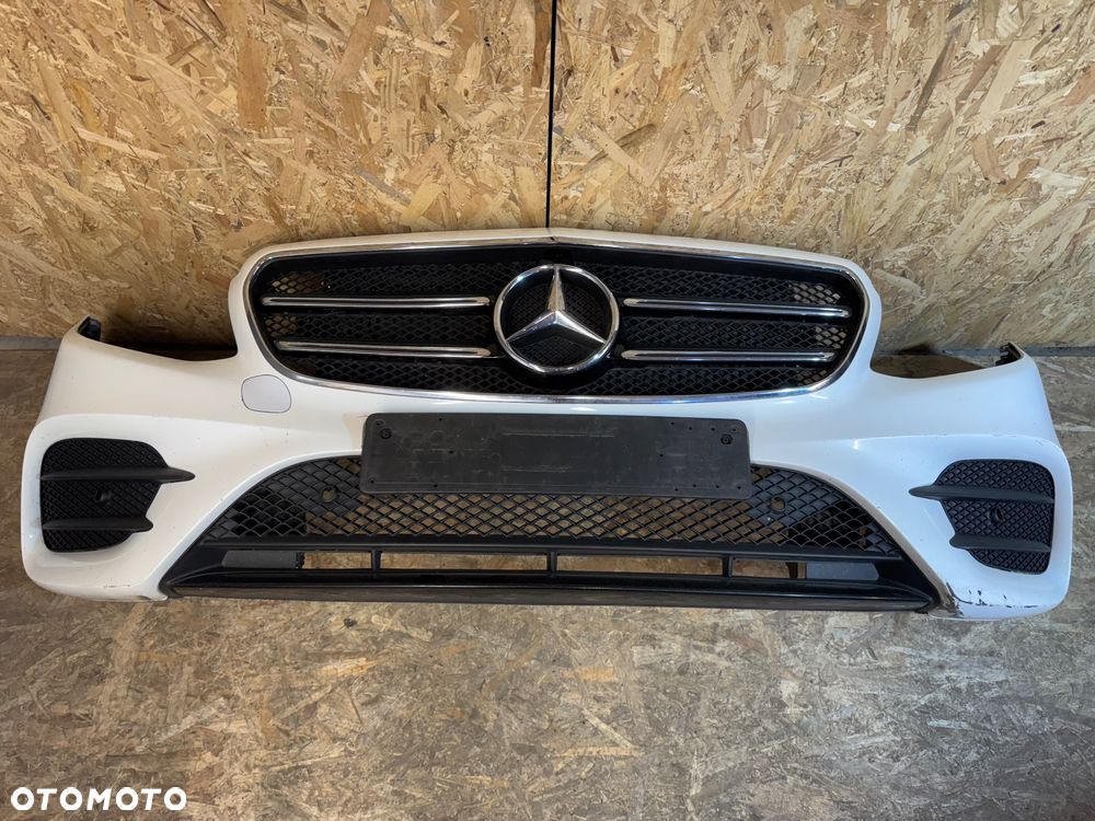 Zderzak przód AMG żaluzja belka czołowa Mercedes e klasa 213 AMG