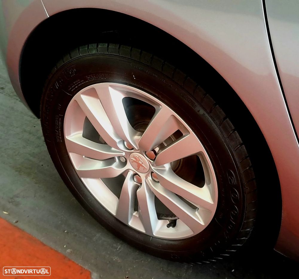Peugeot 308 1.2 PureTech Style - 18