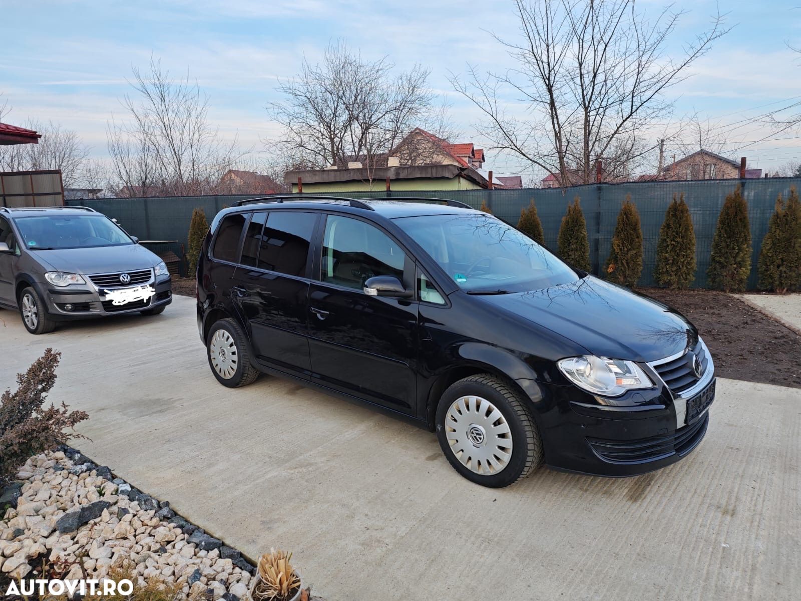 Volkswagen Touran 2.0 TDI DSG Comfortline - 1