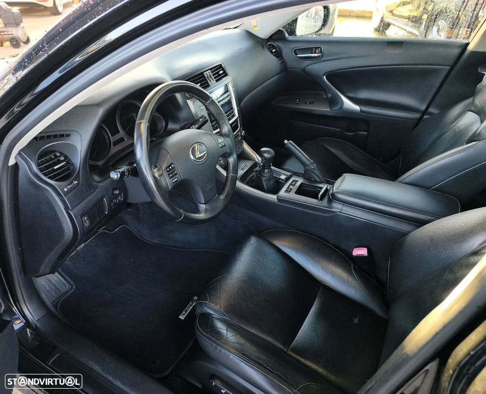 Lexus IS 220 d Luxury 2D - 10